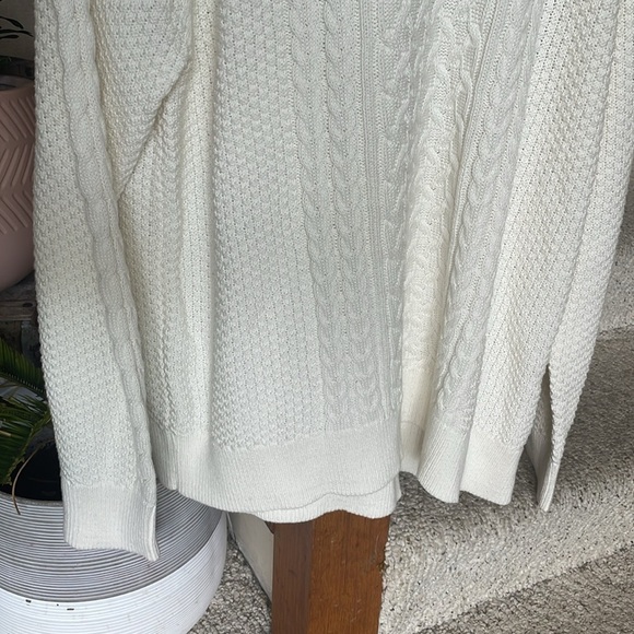 NWT Gap Cream Crewneck Cable Knit Sweater - Picture 4 of 9